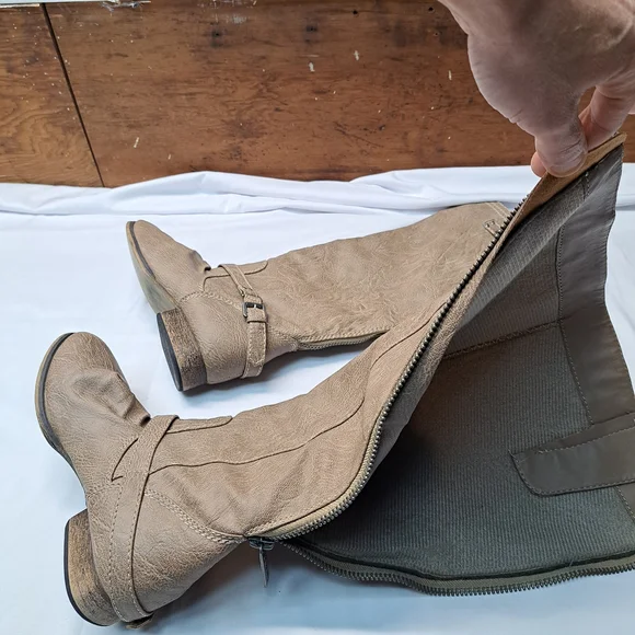 Knee-High BRECKELLES Women's Tan Boots Size 7.5 - Picture 11 of 12